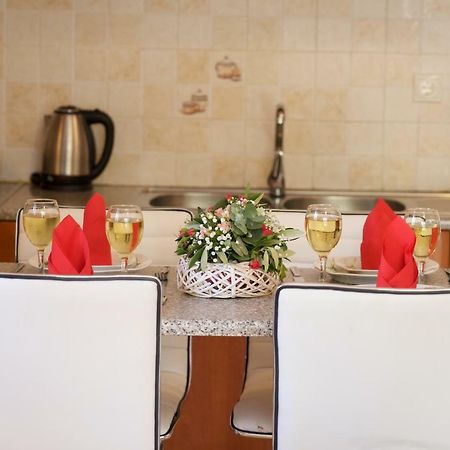 Helenas Apartment Razata Luaran gambar