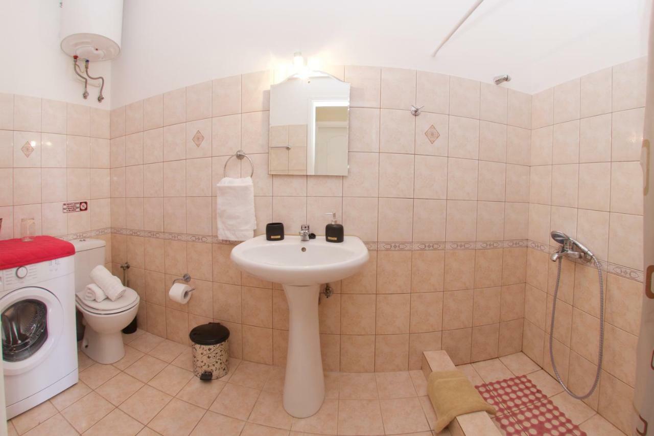 Helenas Apartment Razata Luaran gambar